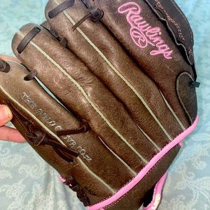 Softball glove